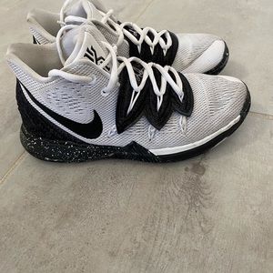 Kyrie 5 “cookies n cream”